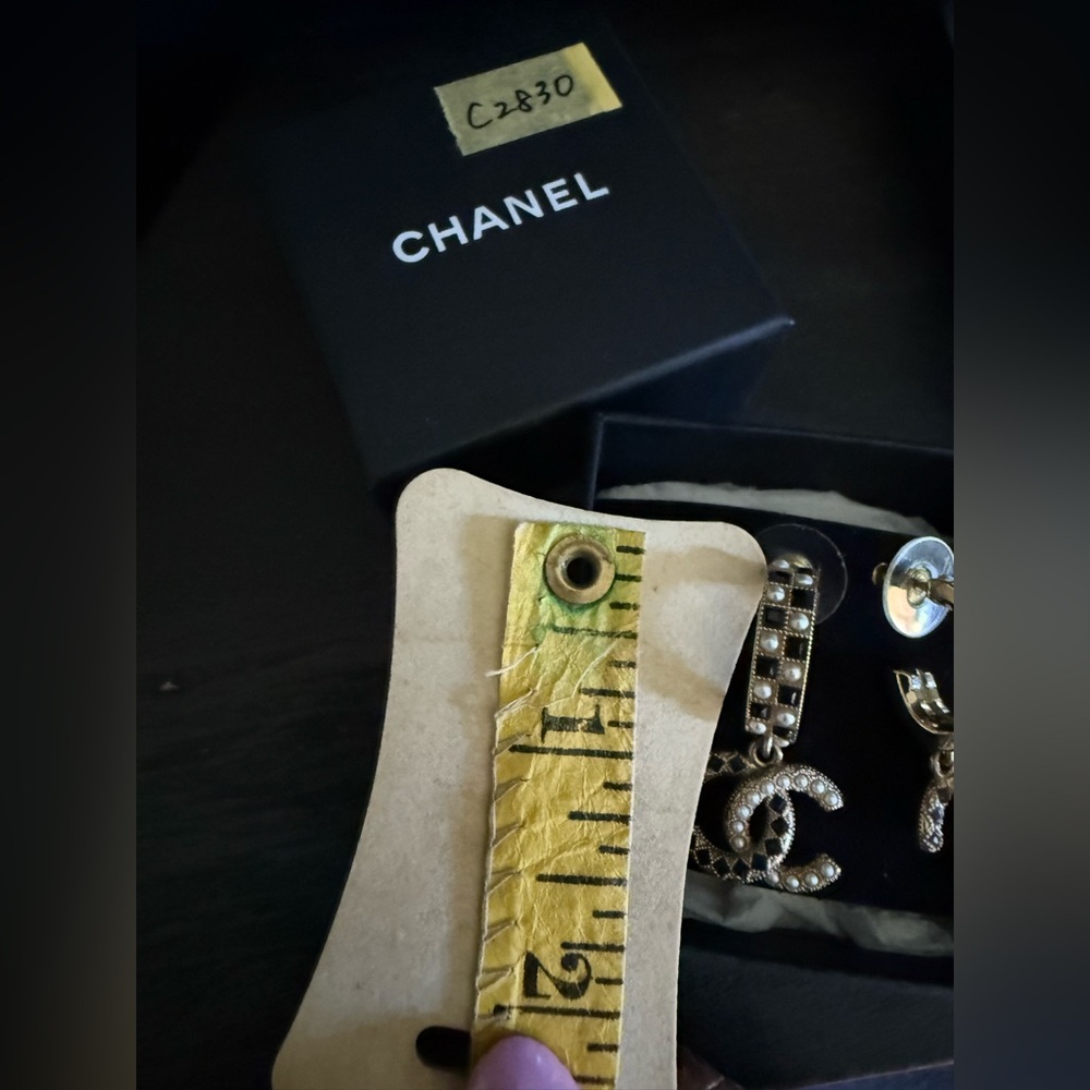 💯AUTH. CHANEL A21 Pearl/Black Crystal Checkered Gold Hoop Earrings w/CC Logo - Picture 15 of 15